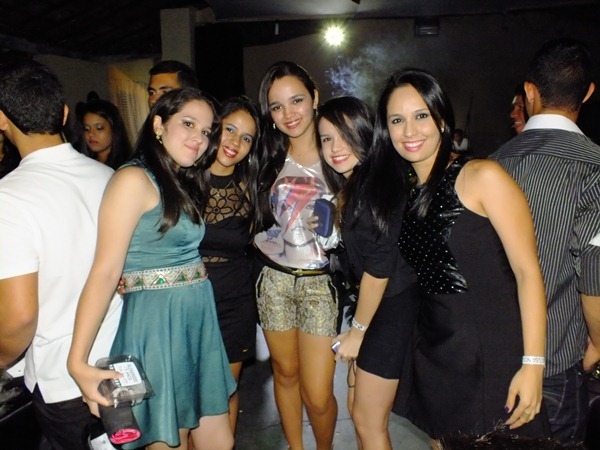 Festa de 15 anos com grande estilo em Dom Expedito Lopes - Imagem 34