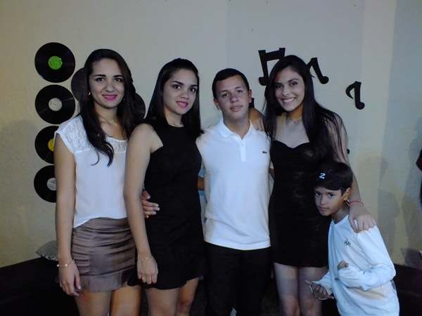 Festa de 15 anos com grande estilo em Dom Expedito Lopes - Imagem 50