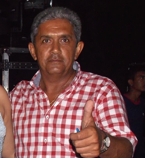 Prefeito Tintin paga abono junino para professores da Educação