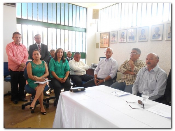 Câmara Municipal realiza Sessão Solene para entrega de títulos de Cidadão inhumense - Imagem 5