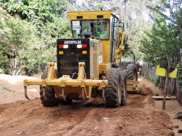 Prefeitura reforma estrada da Terra Dura e deixa população contente - Imagem 10