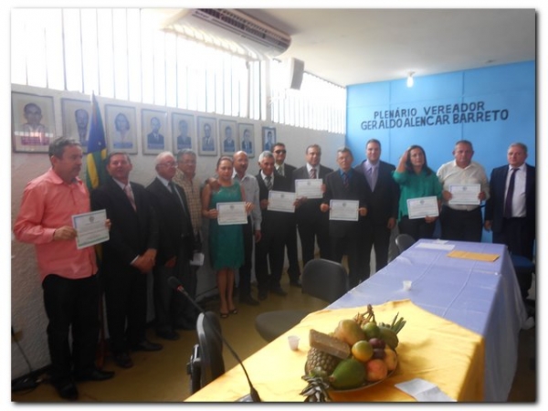 Câmara Municipal realiza Sessão Solene para entrega de títulos de Cidadão inhumense - Imagem 52