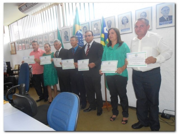 Câmara Municipal realiza Sessão Solene para entrega de títulos de Cidadão inhumense - Imagem 46