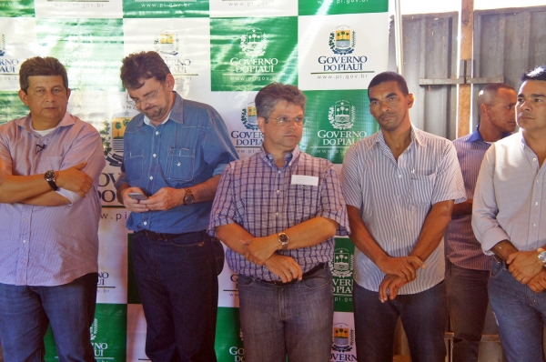  Prefeito Davinelson recebe comitiva do Governador para inaugura obra.   - Imagem 23