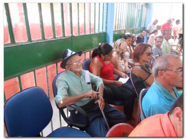 Câmara Municipal realiza Sessão Solene para entrega de títulos de Cidadão inhumense - Imagem 43