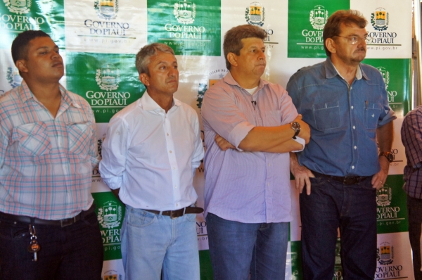  Prefeito Davinelson recebe comitiva do Governador para inaugura obra.   - Imagem 29