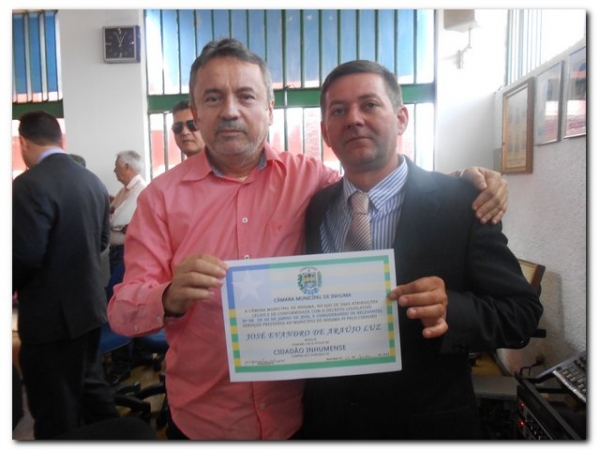 Câmara Municipal realiza Sessão Solene para entrega de títulos de Cidadão inhumense - Imagem 45