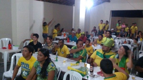TORCEDORES SE REÚNEM PARA TORCEREM JUNTOS NO CLUBE MUNICIPAL EM DOM EXPEDITO LOPES. - Imagem 10