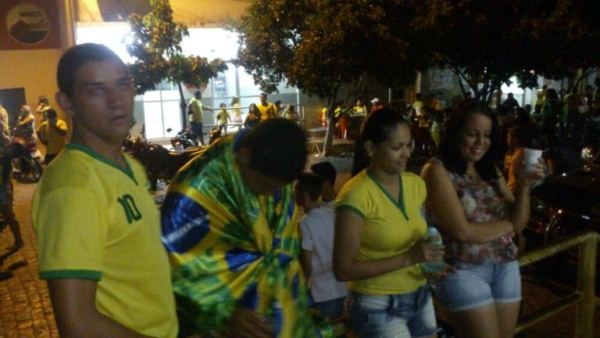 TORCEDORES SE REÚNEM PARA TORCEREM JUNTOS NO CLUBE MUNICIPAL EM DOM EXPEDITO LOPES. - Imagem 2