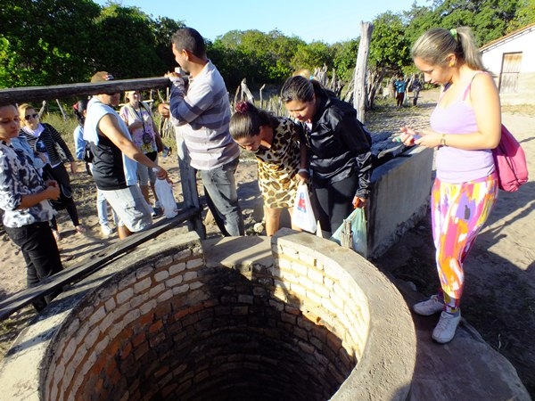 Alunos da turma de História da FADESB, visitam pontos turísticos e históricos da cidade - Imagem 21