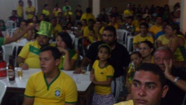 TORCEDORES SE REÚNEM PARA TORCEREM JUNTOS NO CLUBE MUNICIPAL EM DOM EXPEDITO LOPES. - Imagem 9