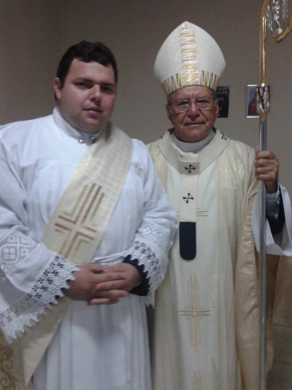 Cerimônia de Ordenação Presbiteral do agora Padre Jailton Pinheiro emociona público   - Imagem 2