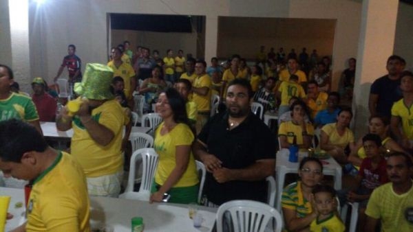 TORCEDORES SE REÚNEM PARA TORCEREM JUNTOS NO CLUBE MUNICIPAL EM DOM EXPEDITO LOPES. - Imagem 14