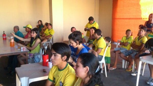 TORCEDORES SE REÚNEM PARA TORCEREM JUNTOS NO CLUBE MUNICIPAL EM DOM EXPEDITO LOPES. - Imagem 5