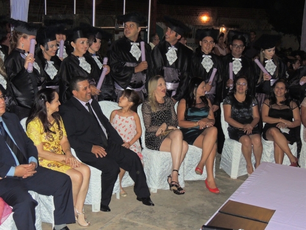 Faculdade Cristo Rei realiza festa de formatura de Biologia e História - Imagem 71