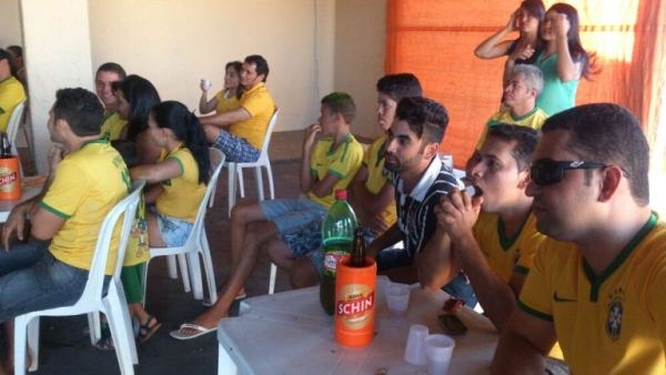 TORCEDORES SE REÚNEM PARA TORCEREM JUNTOS NO CLUBE MUNICIPAL EM DOM EXPEDITO LOPES. - Imagem 6