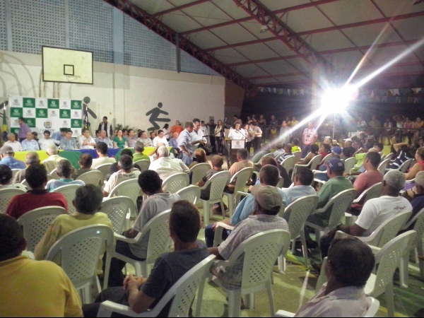 Prefeito Raimundo Ferreira inaugura obras com o governador Zé Filho - Imagem 24