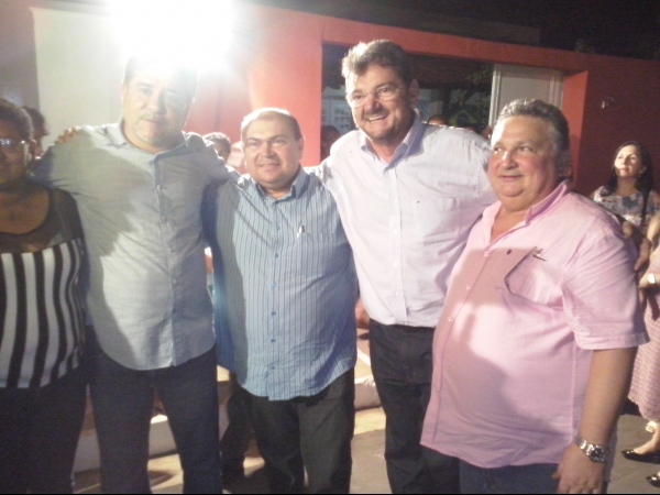 Prefeito Raimundo Ferreira inaugura obras com o governador Zé Filho - Imagem 18