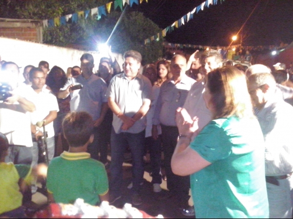 Prefeito Raimundo Ferreira inaugura obras com o governador Zé Filho - Imagem 43