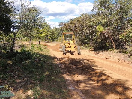 Prefeitura recupera estrada que dá acesso a ponto turístico