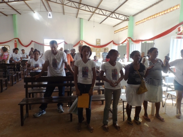 Família de garoto vítima de bala perdida presta suas últimas homenagens - Imagem 2