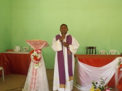 Família de garoto vítima de bala perdida presta suas últimas homenagens 