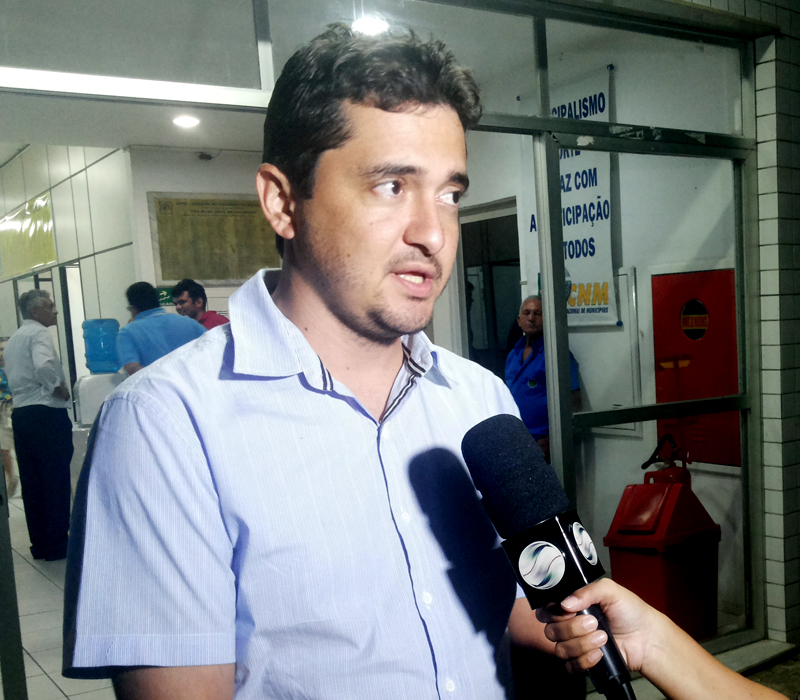 Prefeitura inicia obras de uma quadra poliesportiva no município