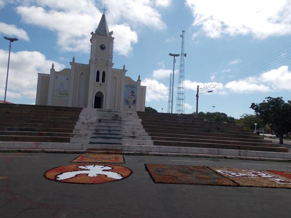 Dia 19 de Junho dia de corpus christi Com um Lindo Tapete em Batalha - Imagem 1