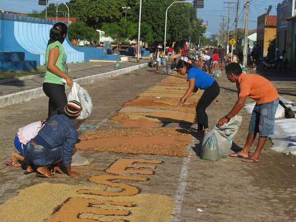 As ruas de Porto foram ornamentadas para a Festa de Corpus Christi