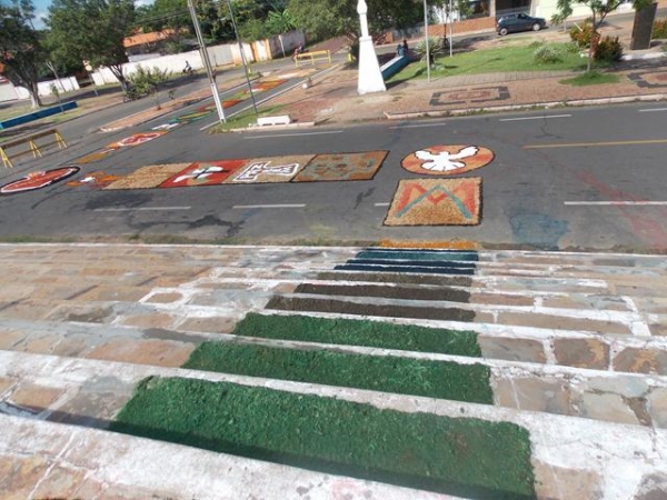 Dia 19 de Junho dia de corpus christi Com um Lindo Tapete em Batalha - Imagem 18