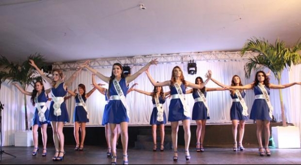 Verbiany Leal, candidata da cidade de Batalha, é eleita Miss Piauí 2014 - Imagem 12