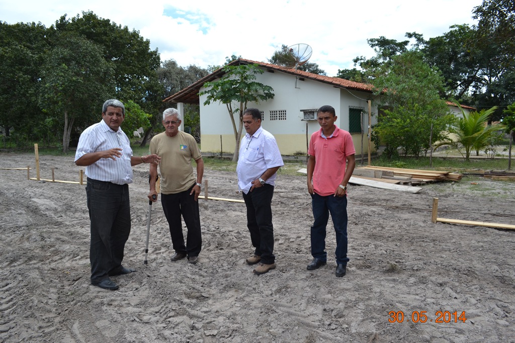 Prefeito Zé Resende visita novas obras que estão sendo iniciadas em Boa Hora