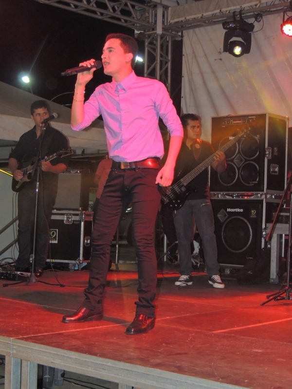 Público prestigia 1ª noite do Festival de Inverno e interage com a cantora Céu - Imagem 11