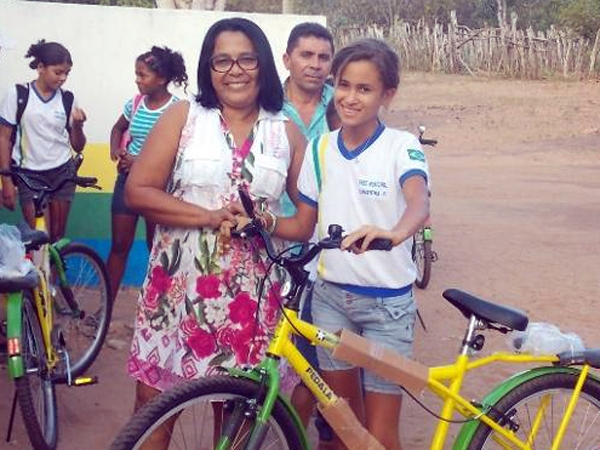 Prefeita Gadocha entrega bicicletas para alunos da Comunidade São Mateus - Imagem 8