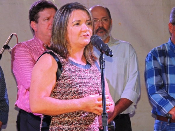 Público prestigia 1ª noite do Festival de Inverno e interage com a cantora Céu - Imagem 4