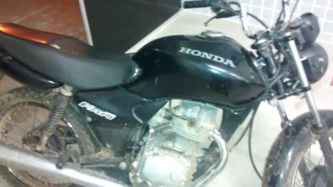 Força Tática faz a prisão de moto roubada em Teresina e que circulava com placa fria