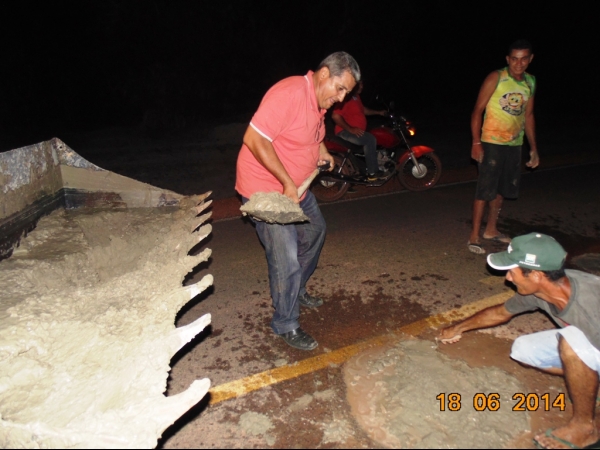 Prefeito Zé Resende inicia e participa de operação tapa-buraco - Imagem 16