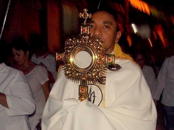 Corpus Christi: Fiéis lotam a Matriz de Nossa Senhora da Conceição   - Imagem 1