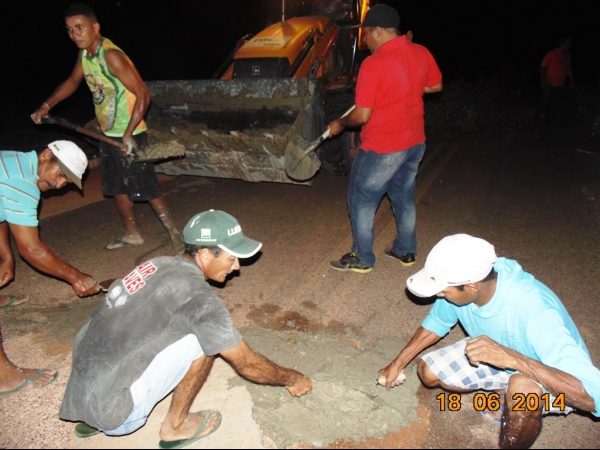 Prefeito Zé Resende inicia e participa de operação tapa-buraco - Imagem 5