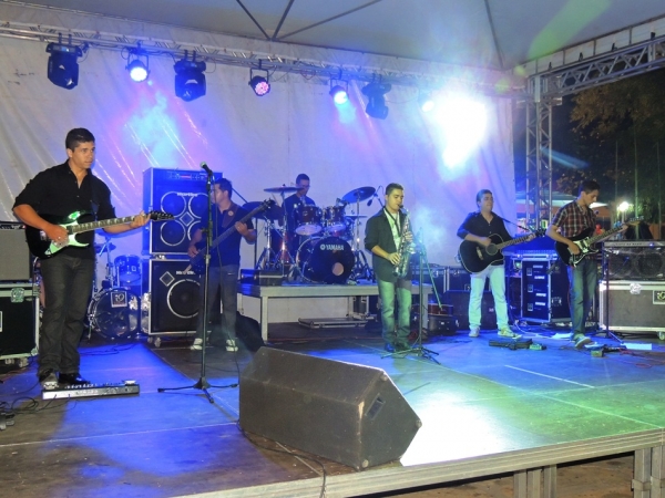 Público prestigia 1ª noite do Festival de Inverno e interage com a cantora Céu - Imagem 9