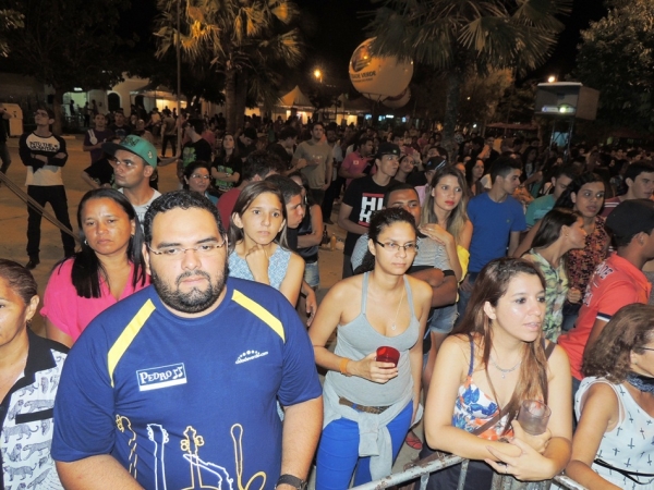 Público prestigia 1ª noite do Festival de Inverno e interage com a cantora Céu - Imagem 26