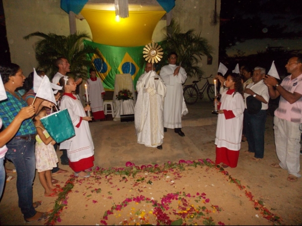 Igreja celebra dia de Corpos Christi  - Imagem 7