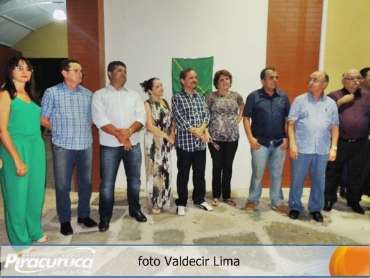Prefeito Dr. Raimundo realiza sonho de camelôs e revitaliza praça - Imagem 4