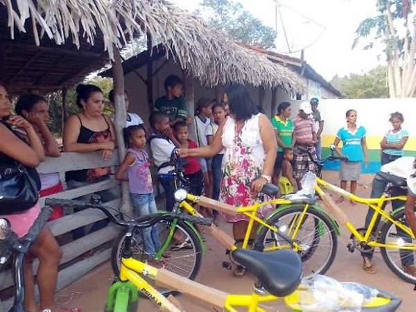 Prefeita Gadocha entrega bicicletas para alunos da Comunidade São Mateus - Imagem 6