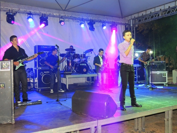 Público prestigia 1ª noite do Festival de Inverno e interage com a cantora Céu - Imagem 10