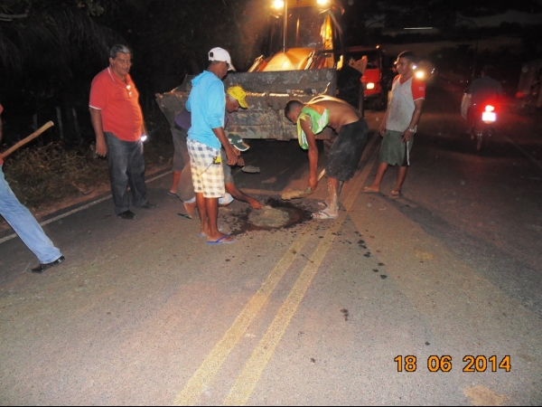 Prefeito Zé Resende inicia e participa de operação tapa-buraco - Imagem 24