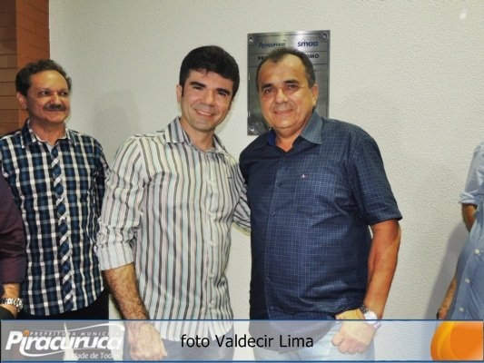 Prefeito Dr. Raimundo realiza sonho de camelôs e revitaliza praça - Imagem 2