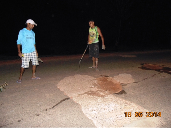 Prefeito Zé Resende inicia e participa de operação tapa-buraco - Imagem 12