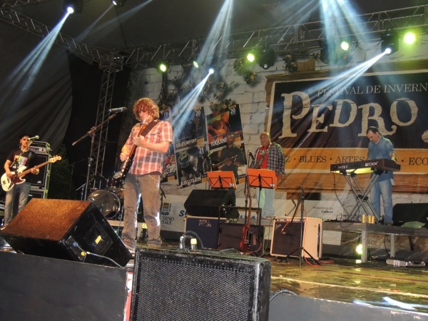 Toquinho faz o público cantar e se emocionar cantando clássicos da MPB - Imagem 1