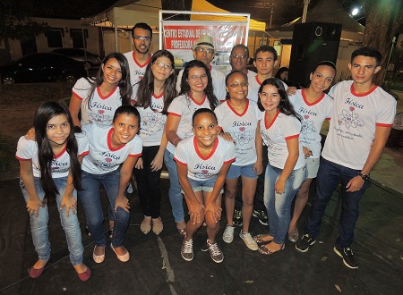 Público prestigia feira da CEEP com demonstrações práticas de física 